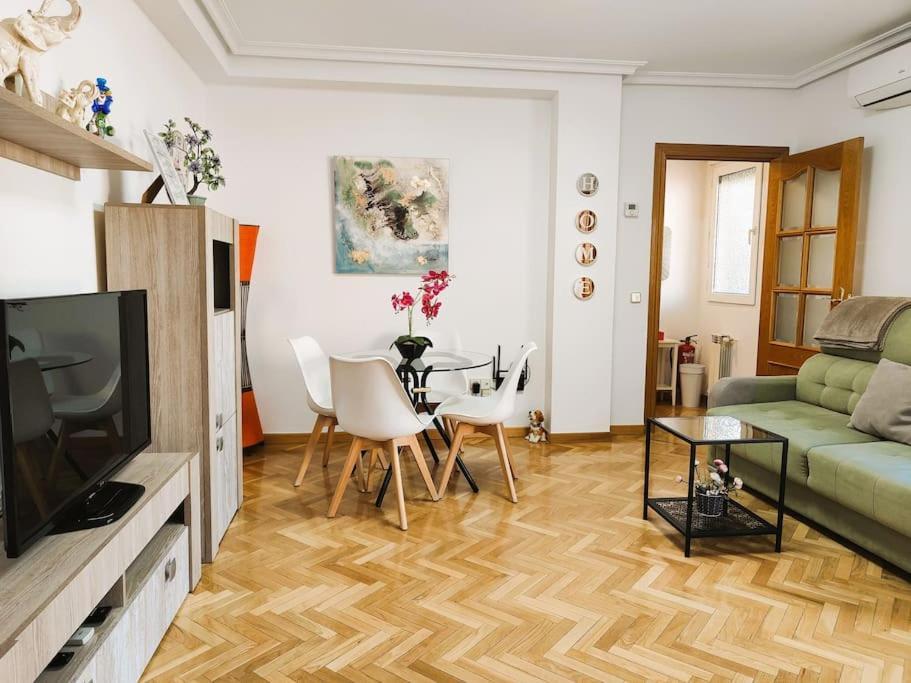 Apartamentos Turisticos Seviro Madrid Eksteriør billede